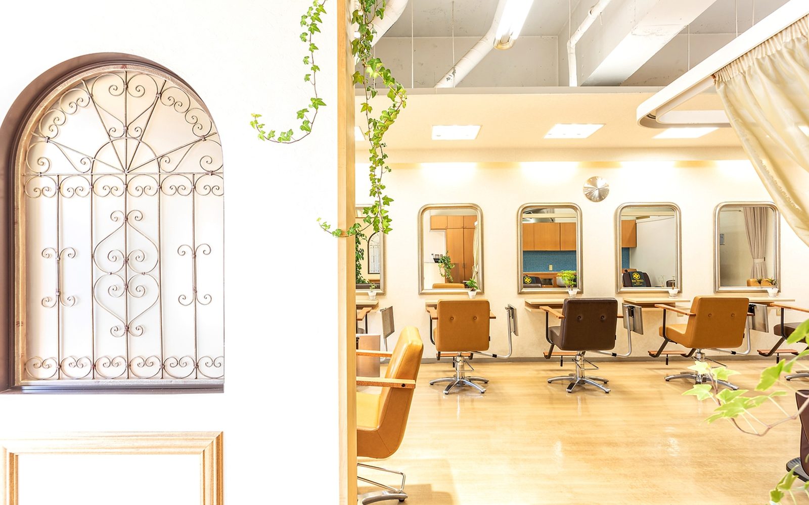 COVER HAIR EVE 戸頭店 店舗外観